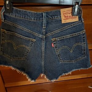 Distressed Levi’s Jean short button closure